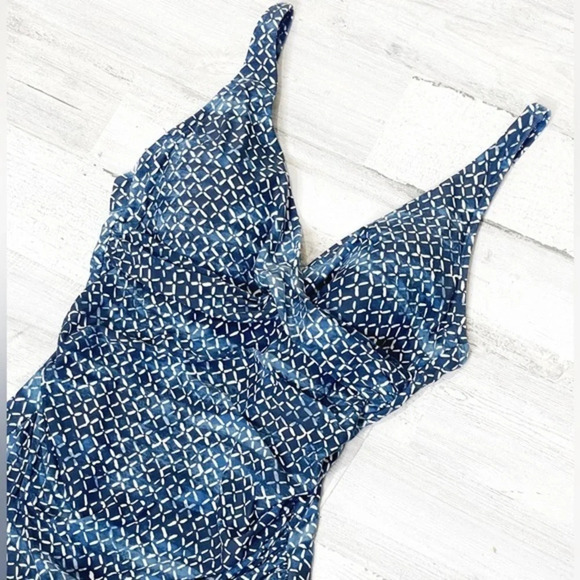 NipTuck Twist Front Joanne One Piece Blue Swimsuit US Size 8‎ - Picture 3 of 6